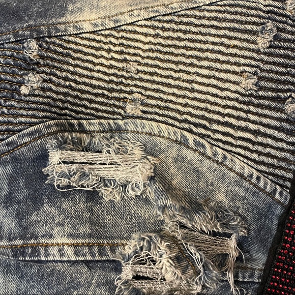 Distressed Side Stone Jean Shorts - Picture 4 of 13